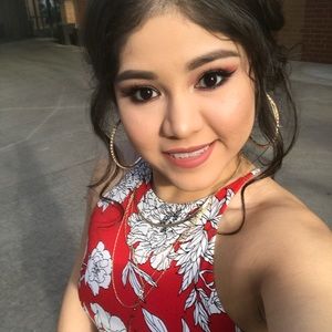 Meet your Posher, Adriana